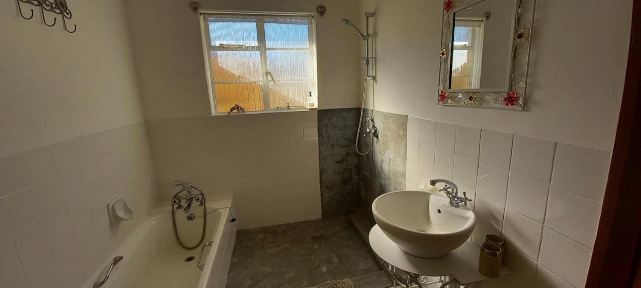Mitat Guesthouse Бофорт Уест Екстериор снимка