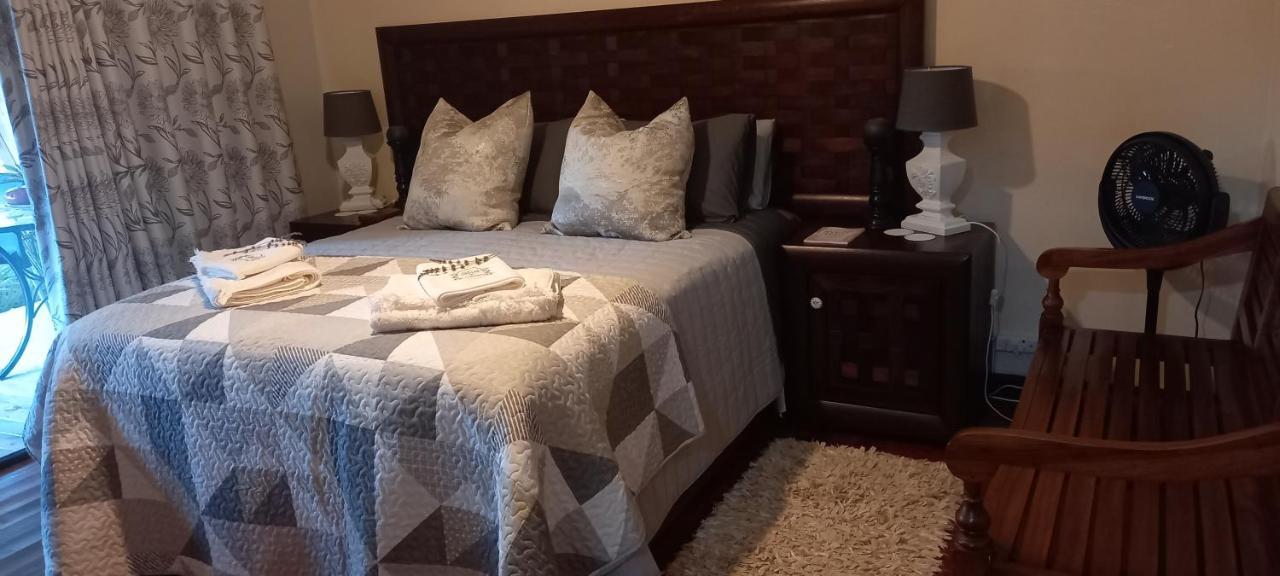 Mitat Guesthouse Бофорт Уест Екстериор снимка