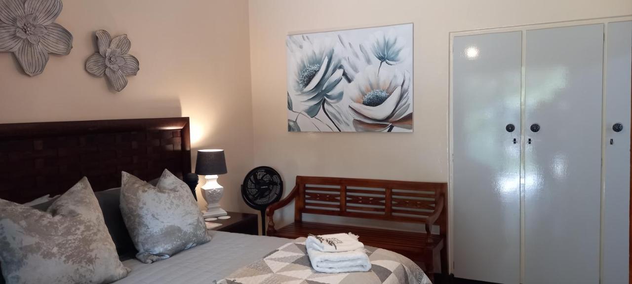 Mitat Guesthouse Бофорт Уест Екстериор снимка