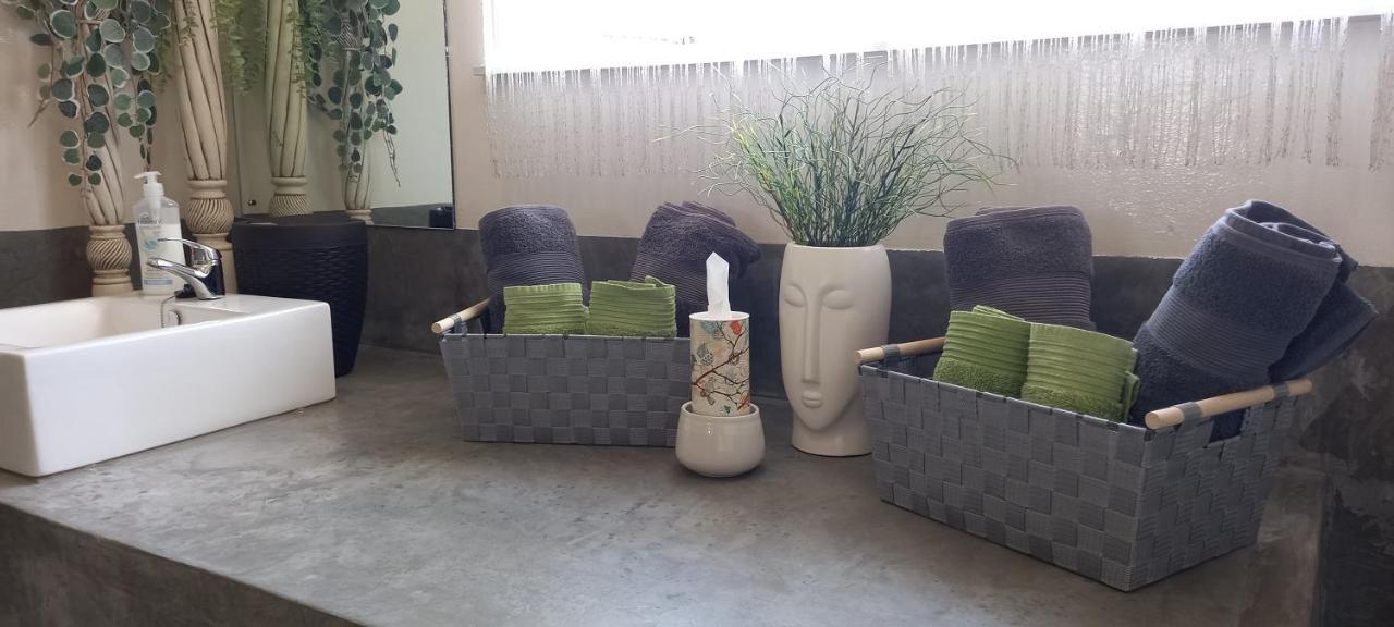 Mitat Guesthouse Бофорт Уест Екстериор снимка