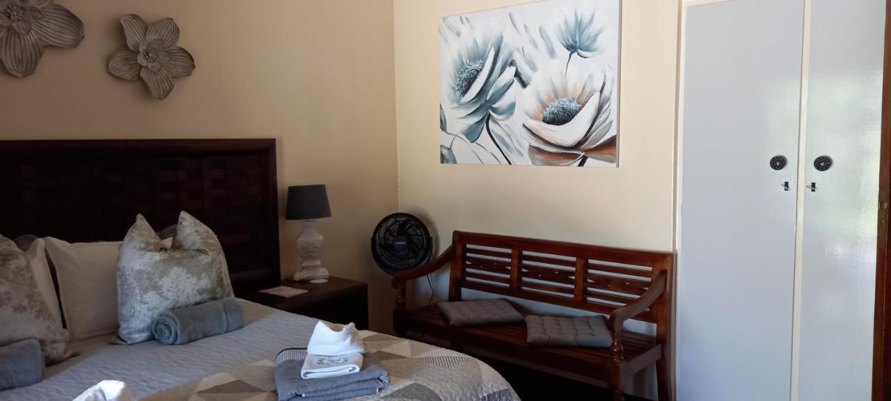 Mitat Guesthouse Бофорт Уест Екстериор снимка