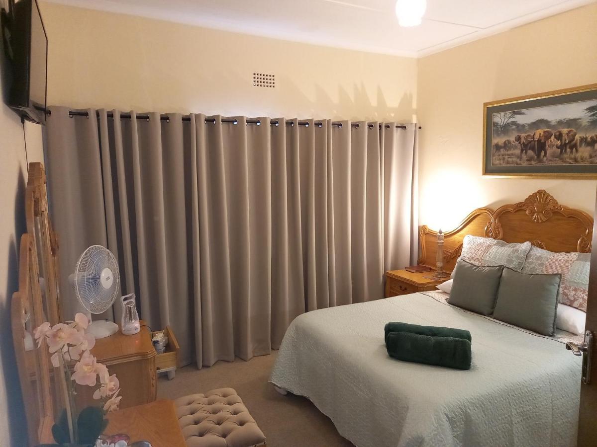 Mitat Guesthouse Бофорт Уест Екстериор снимка
