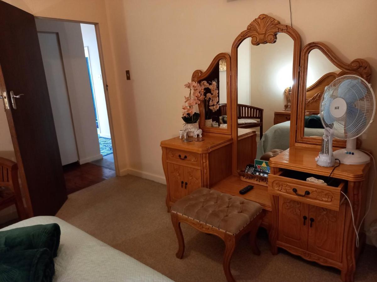 Mitat Guesthouse Бофорт Уест Екстериор снимка