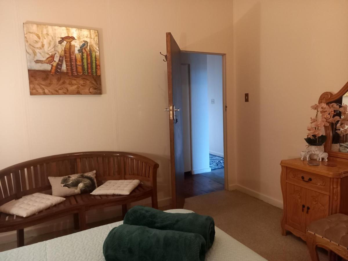 Mitat Guesthouse Бофорт Уест Екстериор снимка